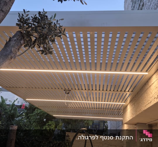 פרגולה מאלומיניום עם תאורת לד מובנית
